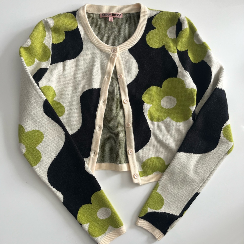 CLOSING SALE 
Bailey Rose Cropped 90s Floral Knit Green Cream Cardigan Size XS